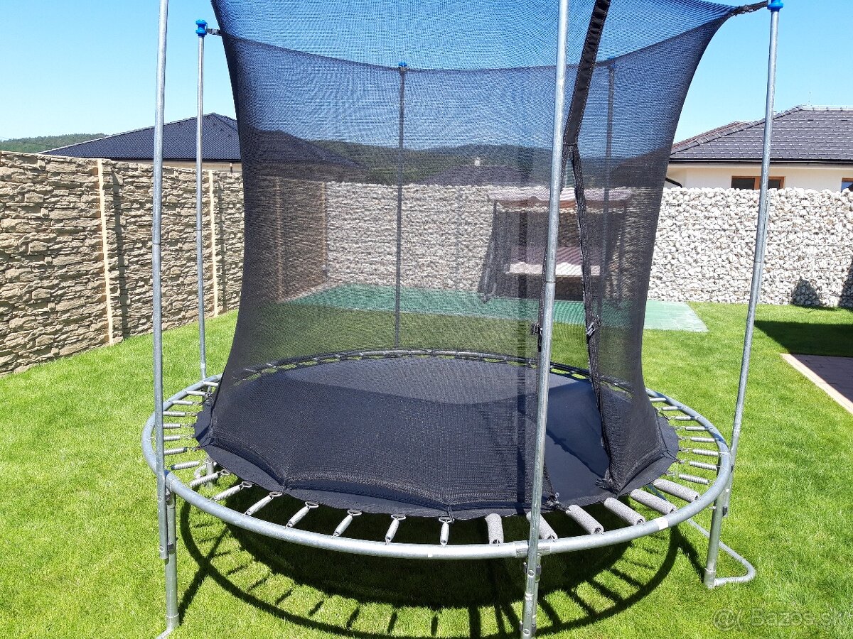 Trampolína
