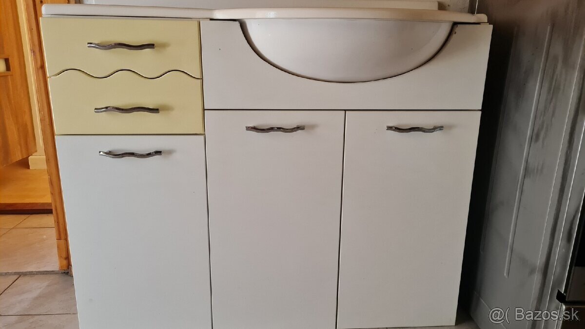 Predám kupelnovu skrinku a umyvadlo d91x 47