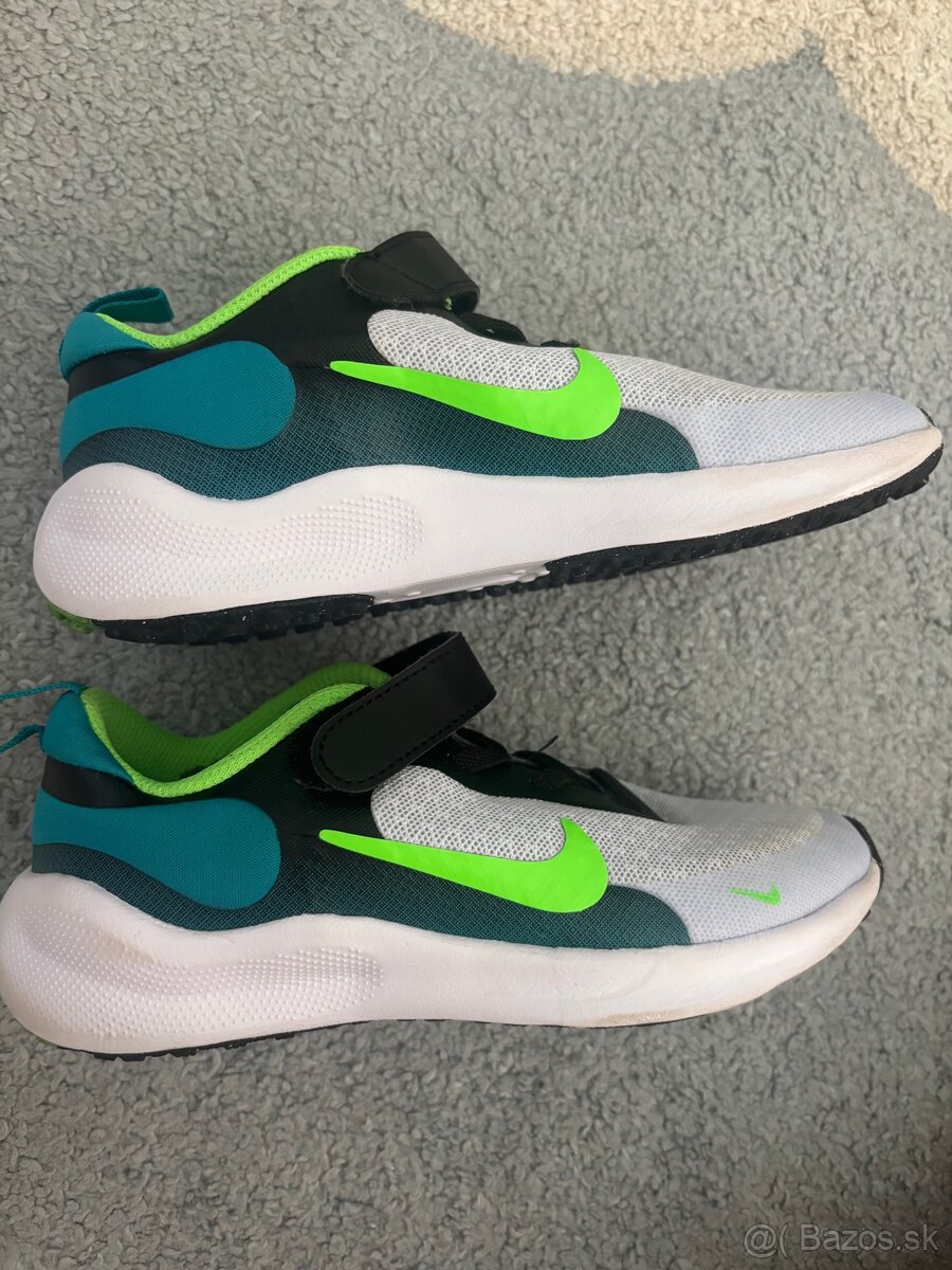 Nike detske tenisky velkost 28,5