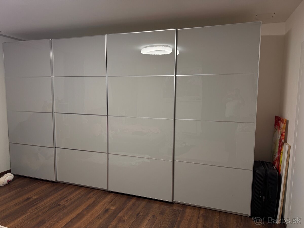 Skrina s posuvnymi dverami Ikea Pax