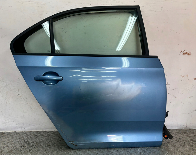 Škoda Rapid 2012- liftback pravé zadné dvere