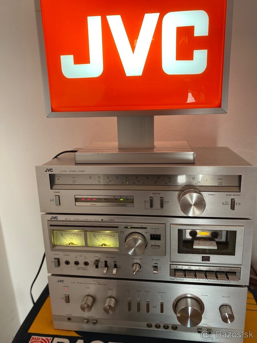 Predam HI-FI JVC strieborne