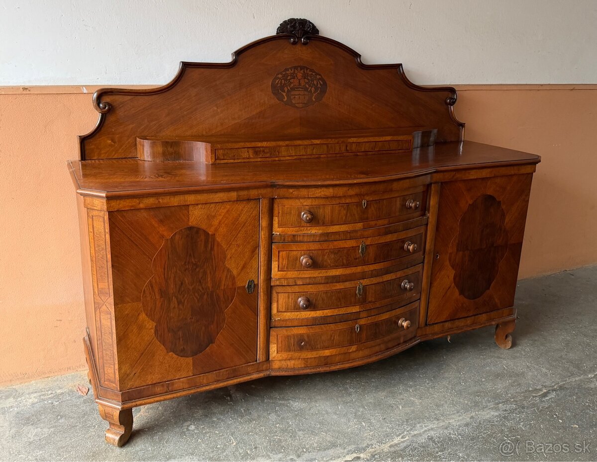 Starý príborník / komoda z masívu – orech, intarzia