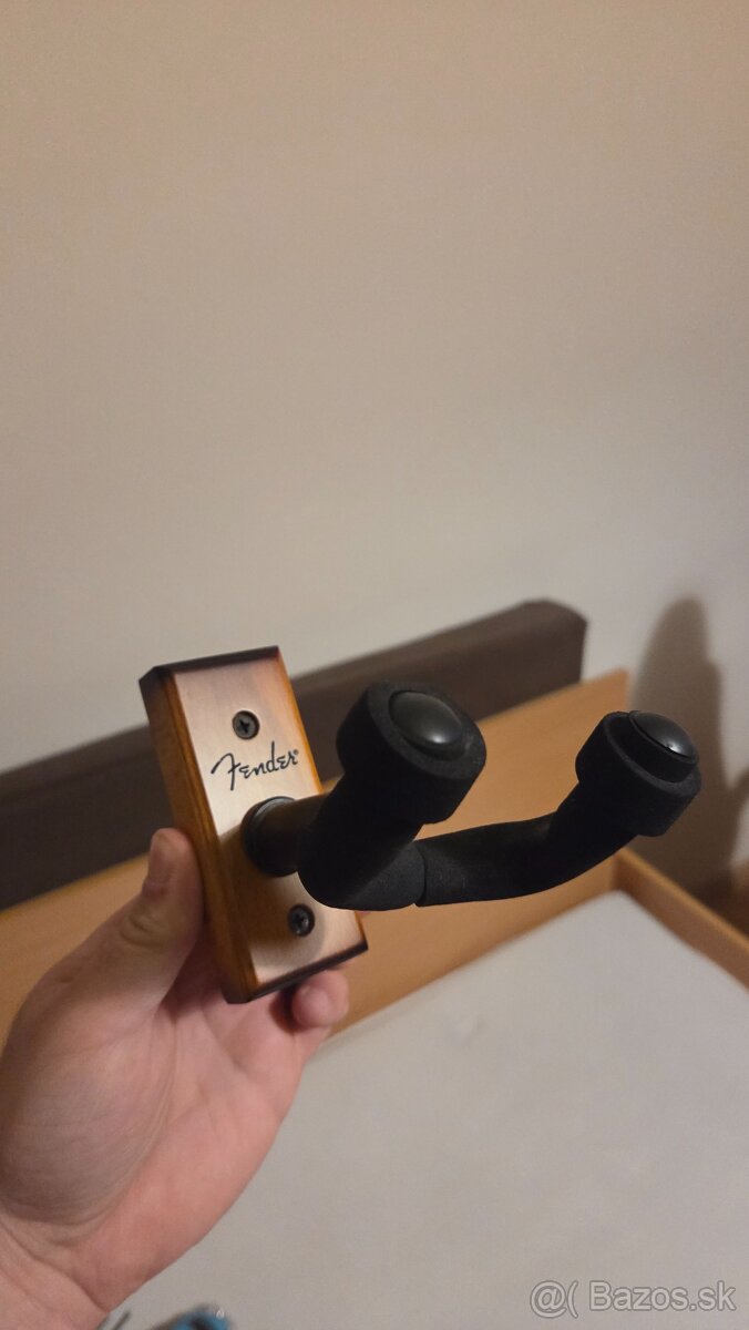 Držiak na gitaru fender