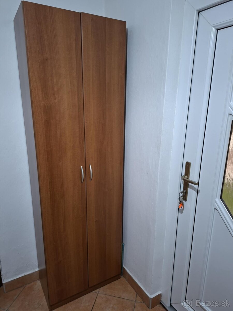 Skriňa vešiak botník