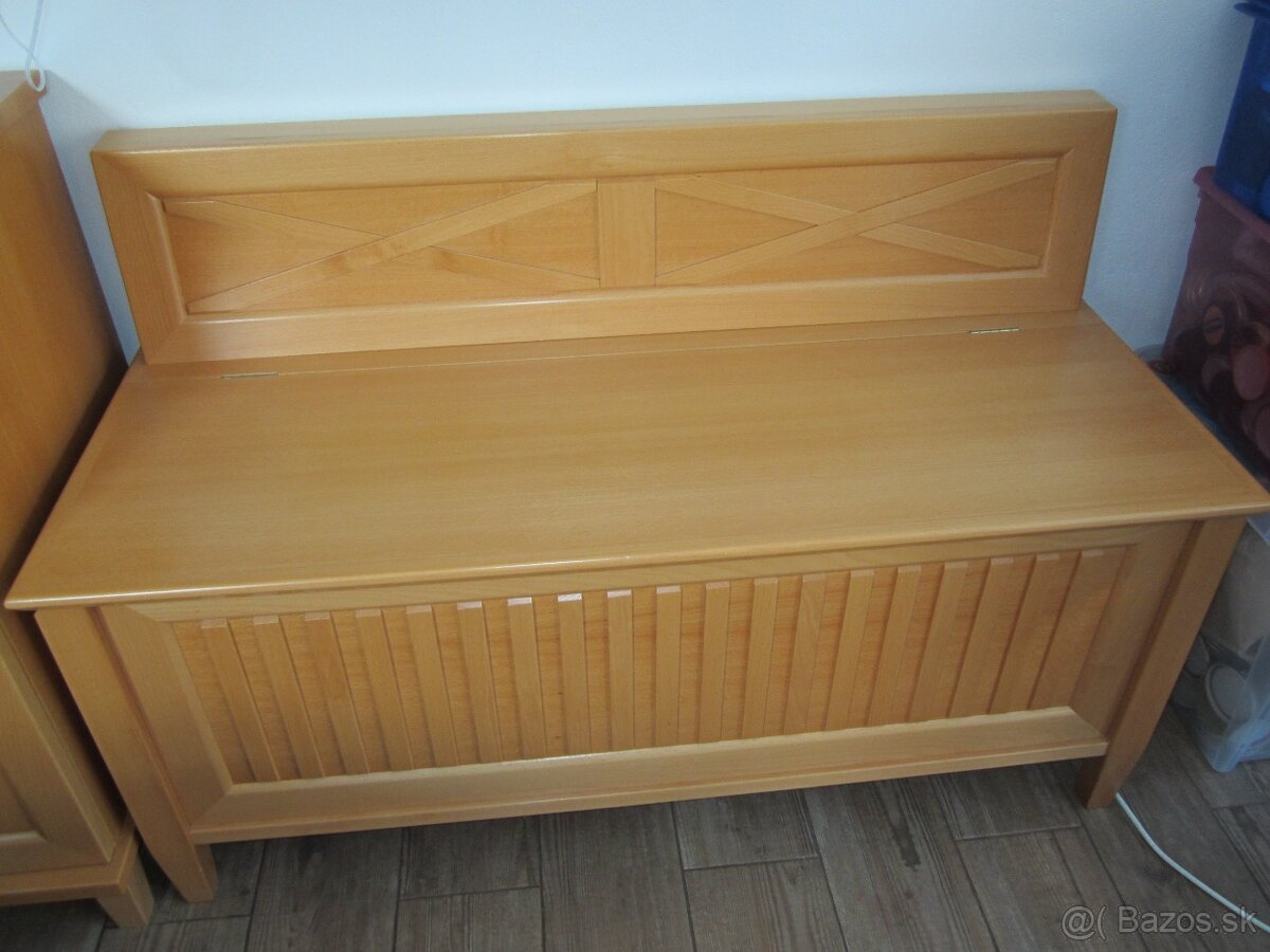 TRUHLICA so sedadlom