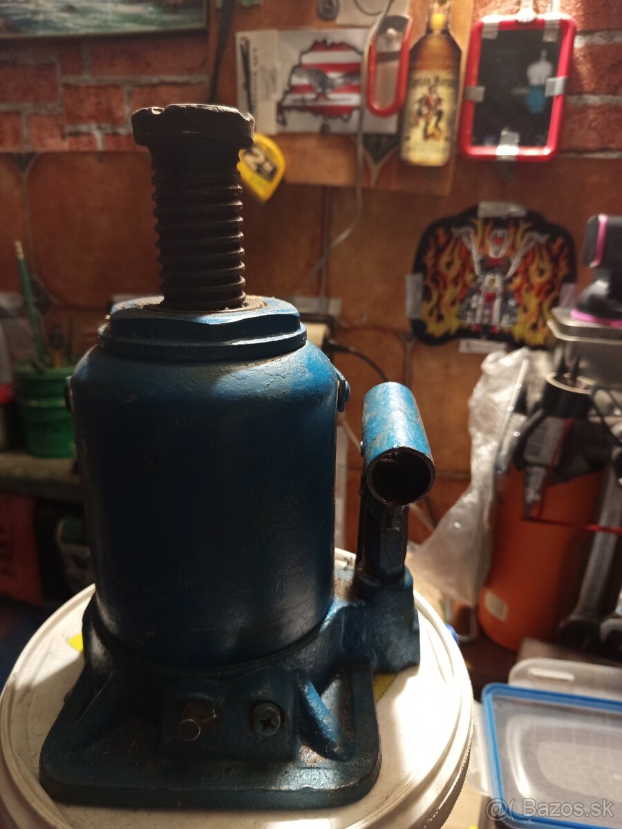 Hydraulický zdvihák