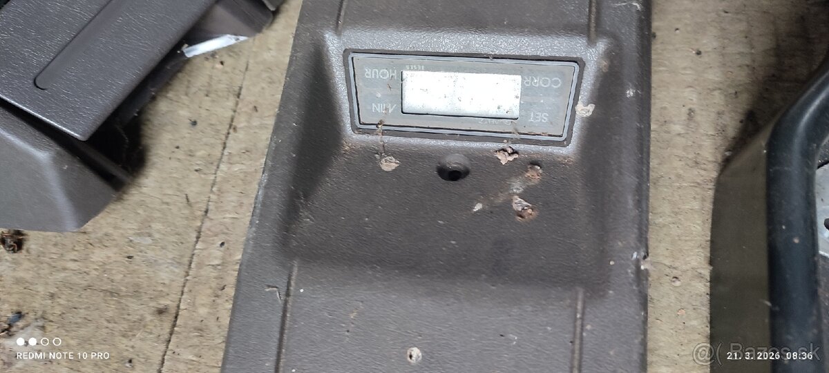 Škoda Favorit stropné hodiny