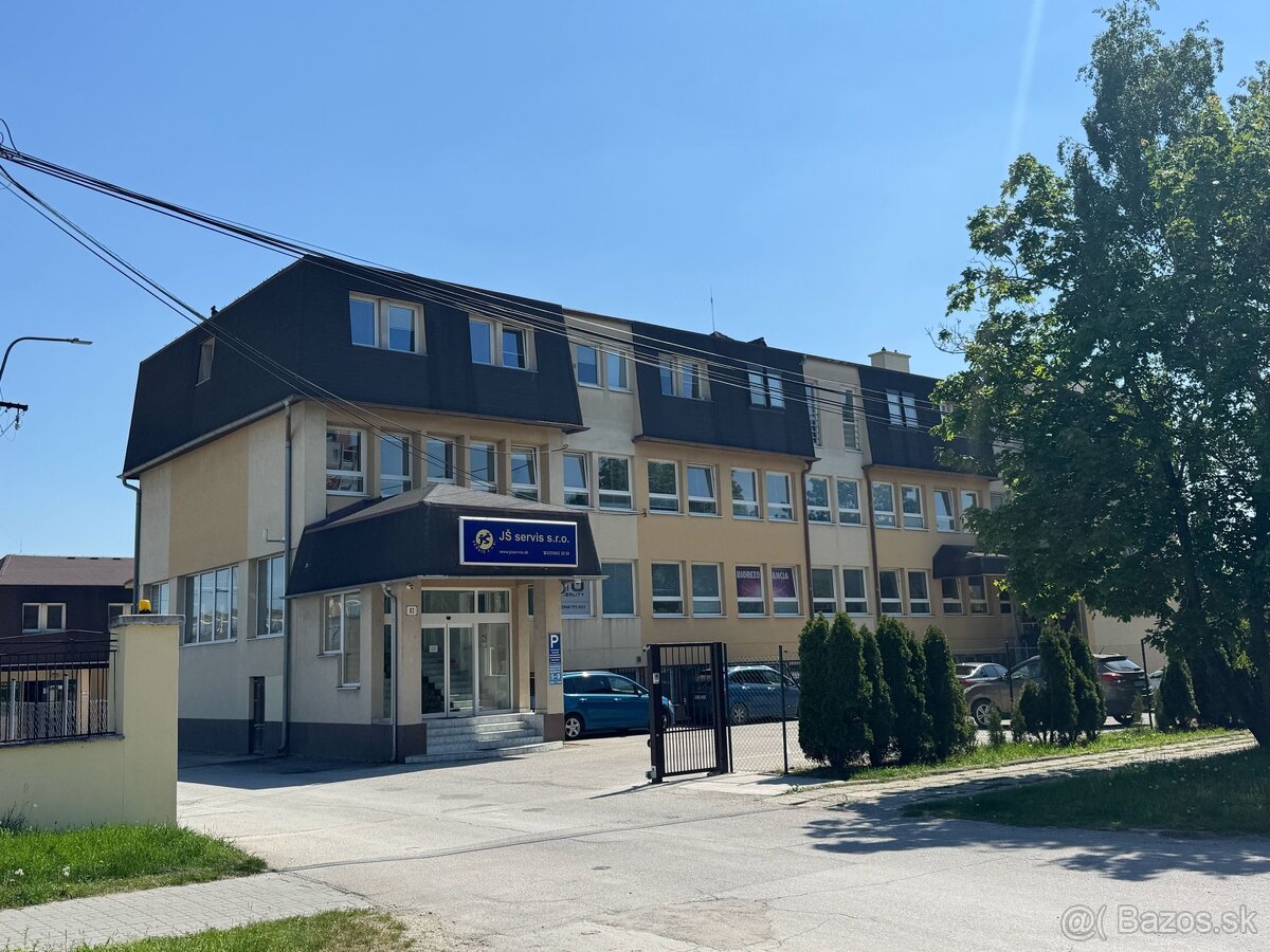 Prenájom obchodnej a parkovacej plochy - 427 m2.
