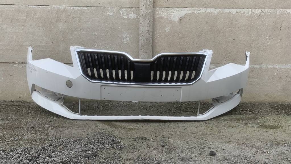 KÚPIM PREDNÝ NÁRAZNÍK NA ŠKODA SUPERB III