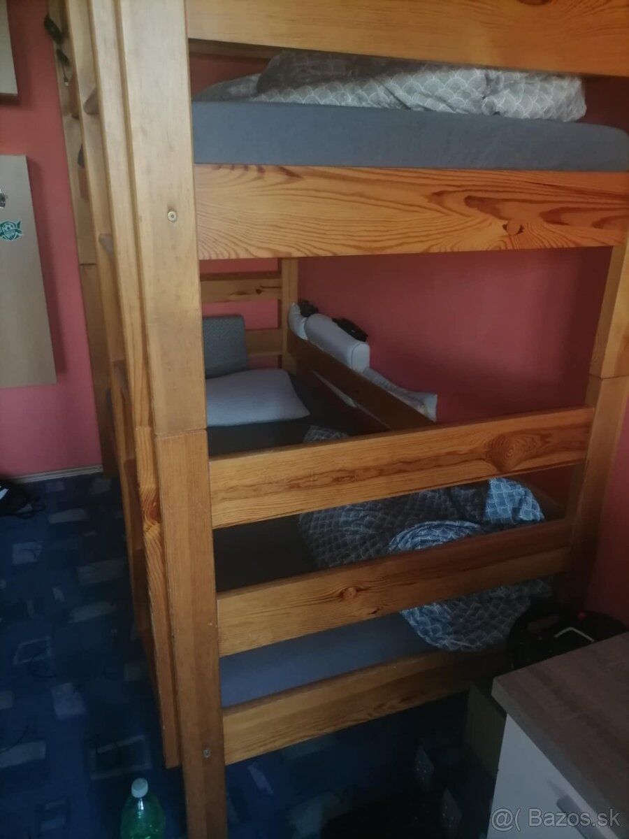 Poschodová posteľ
