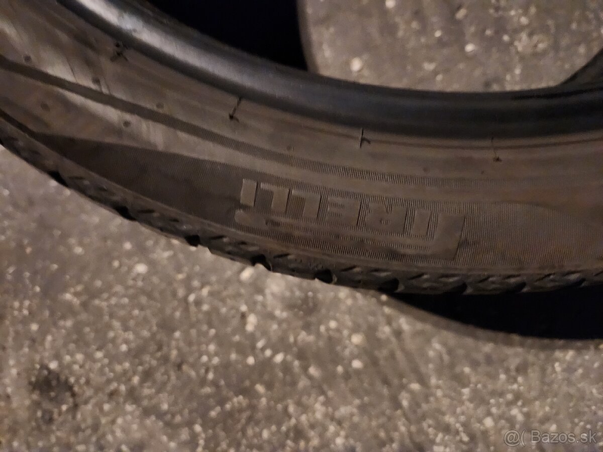 Pirelli 225 40 18 celorocne gumy