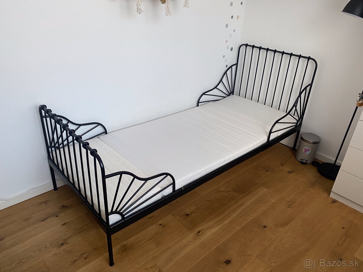 Rastúca posteľ IKEA - čierna