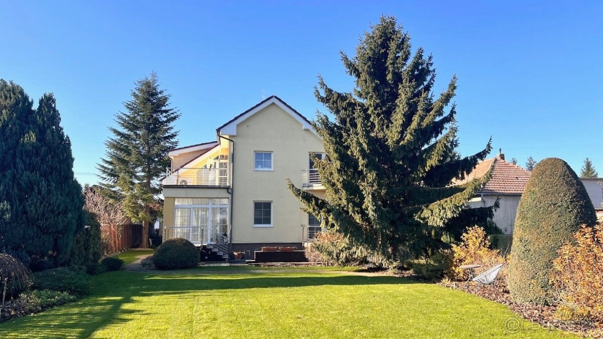 Predaj- 5i exkluzívny dom s wellness N. Zámky /5 km/