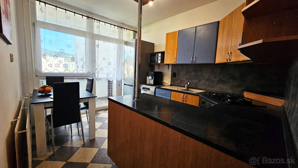 EXKLUZÍVNE 3-izbový byt s lodžiou, zariadený, všade bl