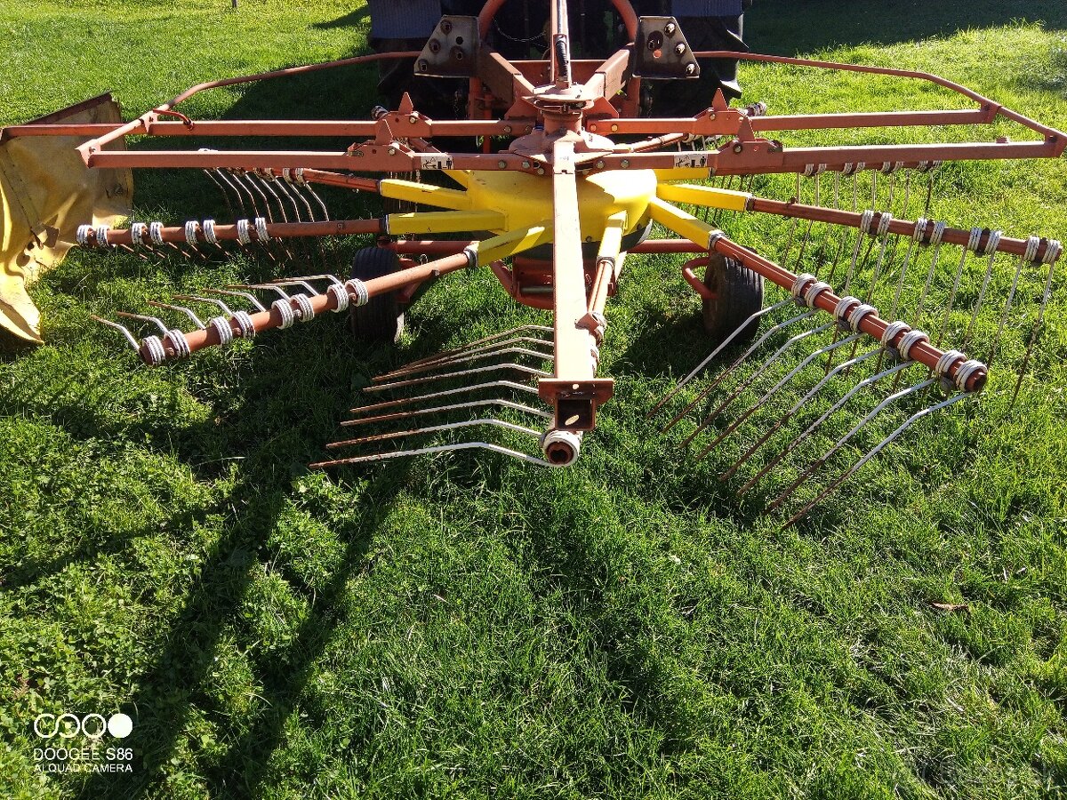 Zhrňovač sena 3,4m