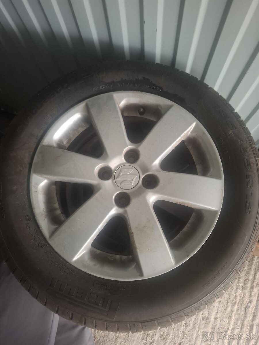 Predam elektrony zos Suzuki Swift letne PIRELLI 1