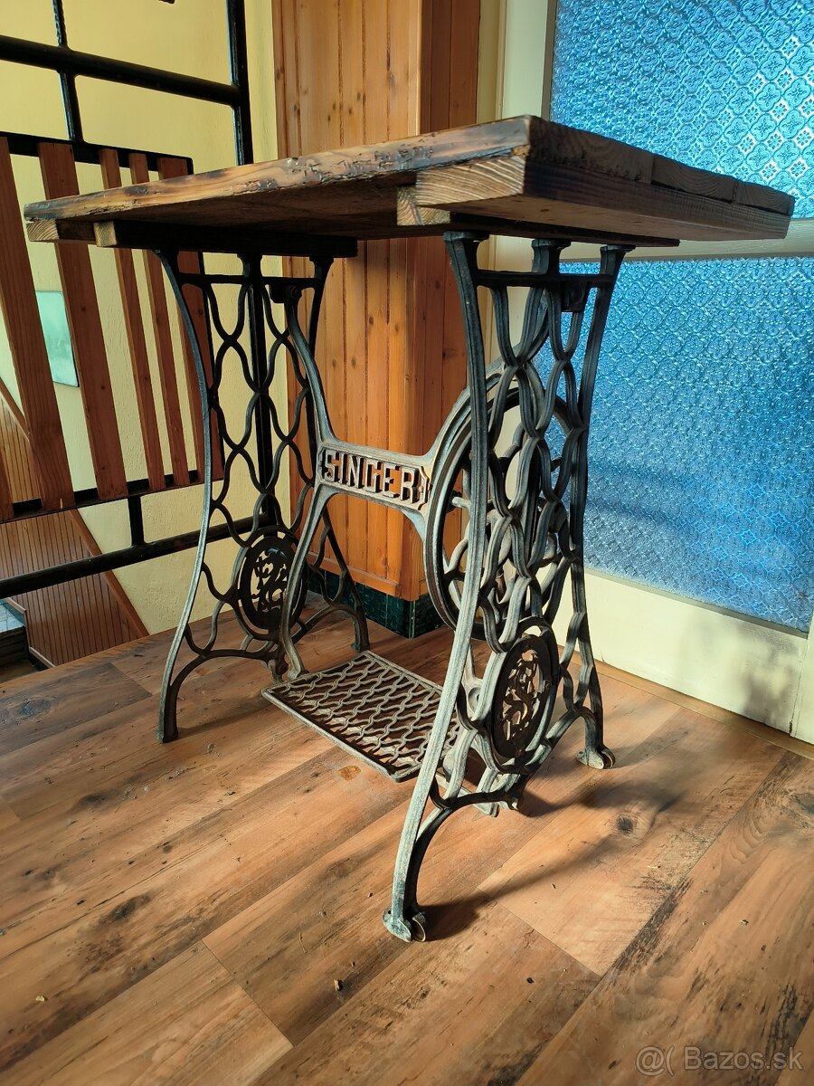 Stôl kaviareň