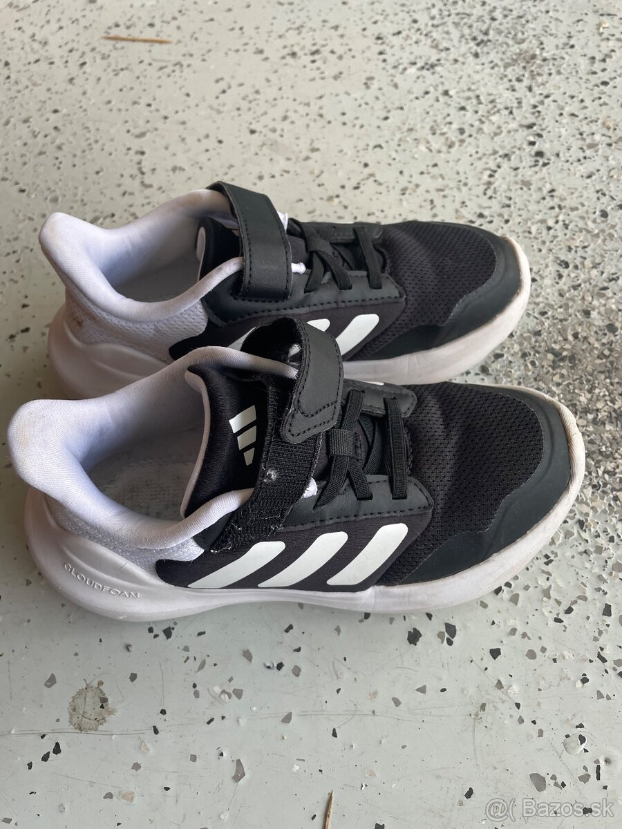 Adidas tenisky veľkosť 33 zosilnená päta