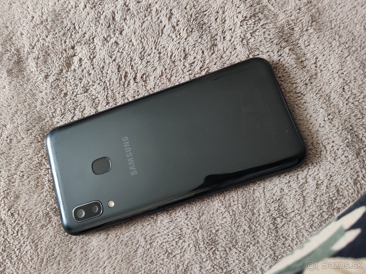Samsung Galaxy A20e cierna - CITAJ INZERAT