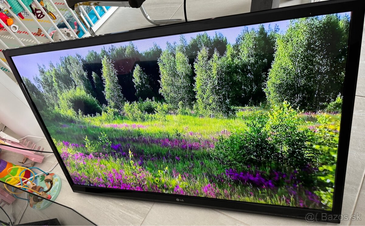 LG LED televizor 42LM615S-ZE + drziak na stenu