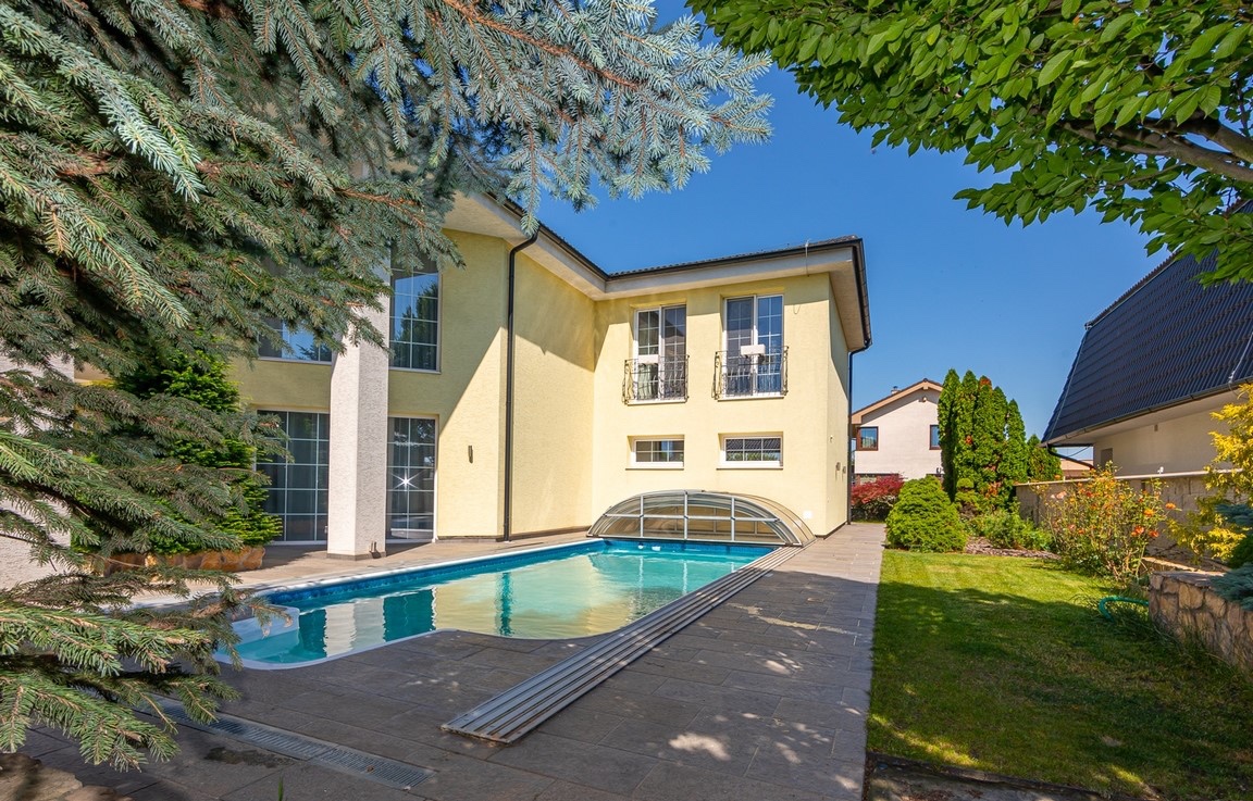 LUXUSNÁ VILA, WELLNESS, BAZÉN, ZÁHRADA, DUNAJSKÁ LUŽNÁ