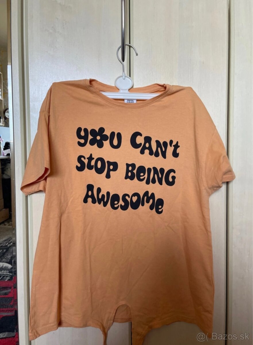 Tričko s nápisom "You Can't Stop Being Awesome"