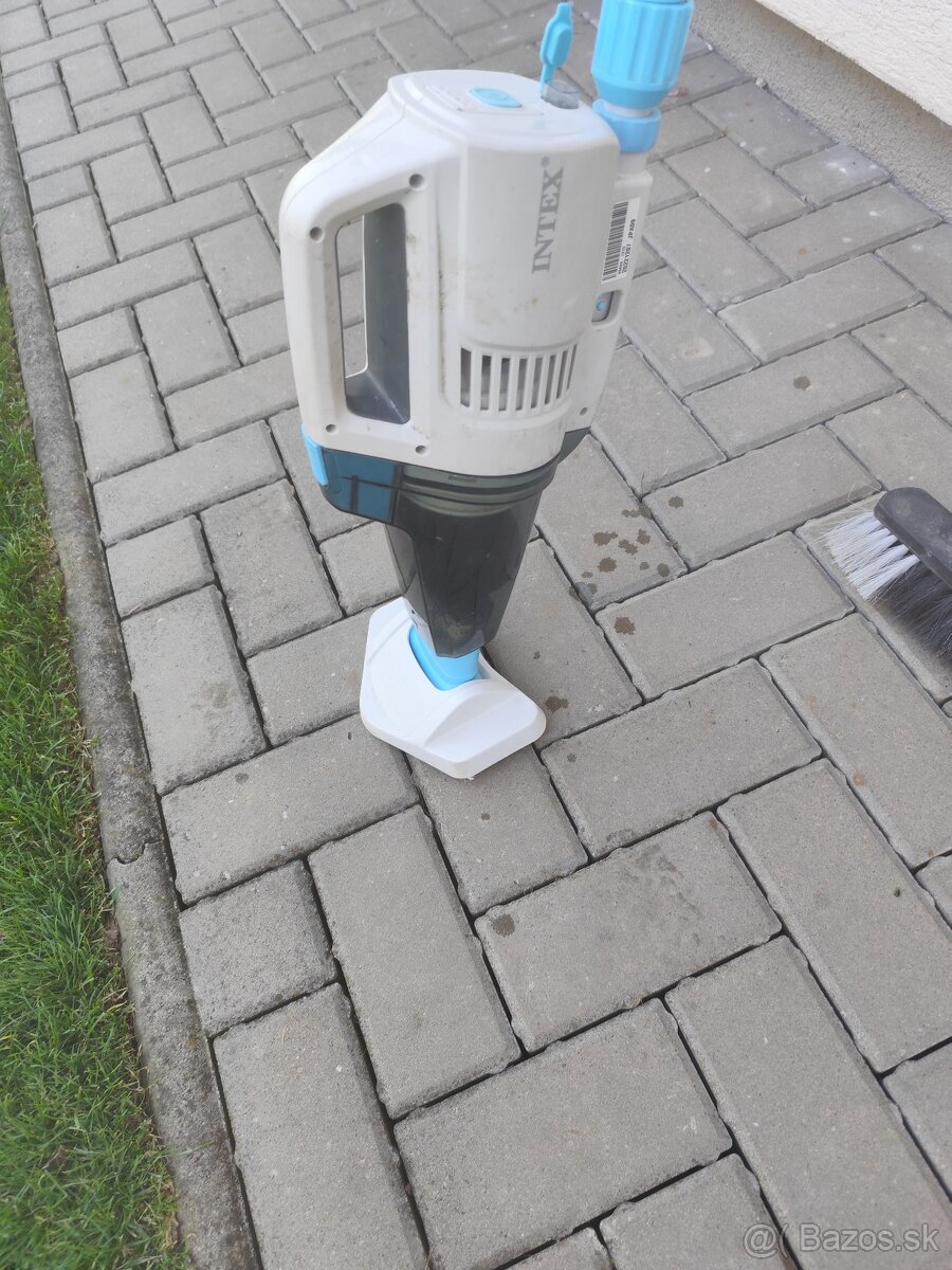 Bazénový vysavac