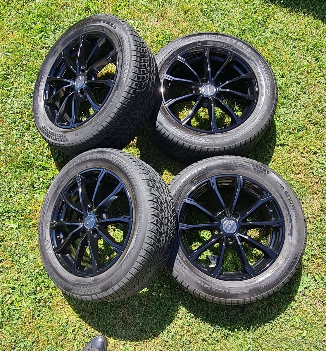 Predám zimné kolesá 225/55 R17 Nokian WR Snowproof P na disk