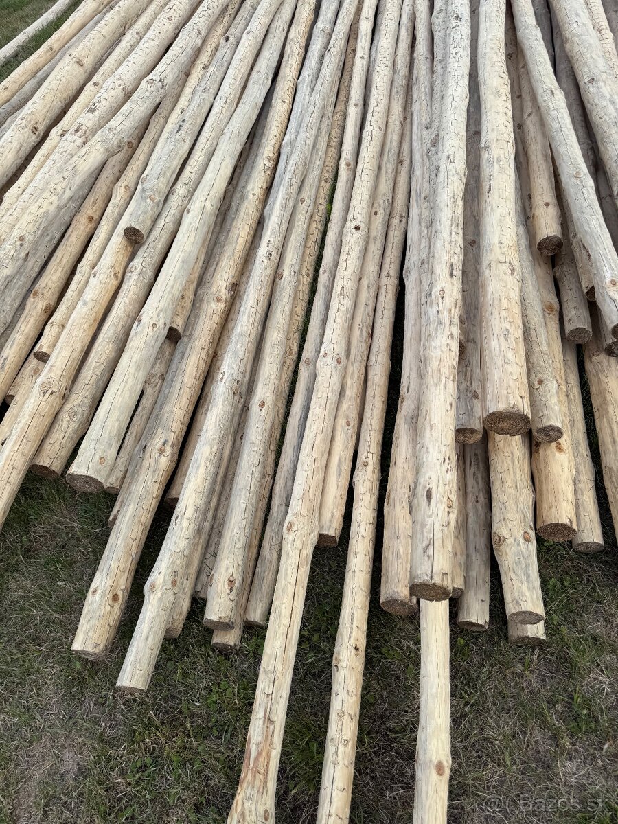 Predaj drevených žrdí s dĺžkou 10 m a 7,5 m.