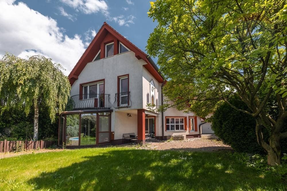 Veľký dom pre podnikanie a bývanie v kvalitnej stavbe – BAZÉ