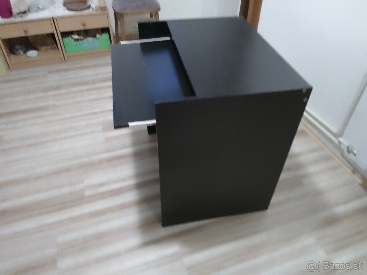 Darujem stolík pod pocitac