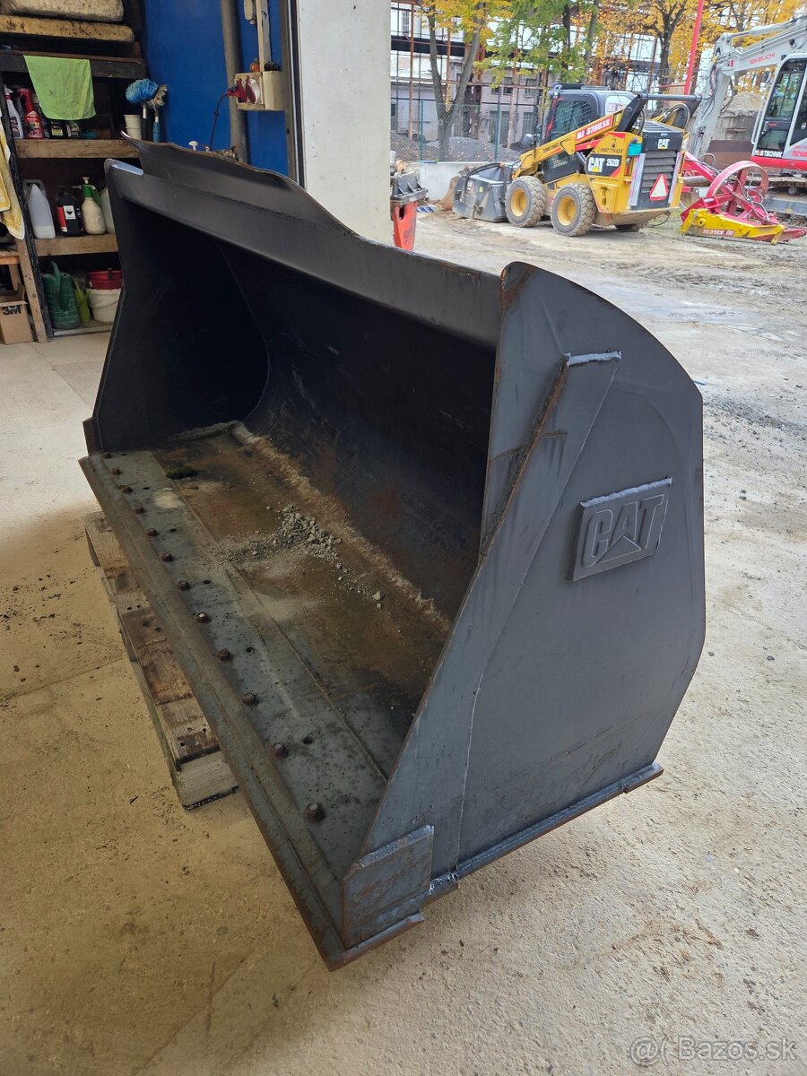 Lopata CAT 1m3