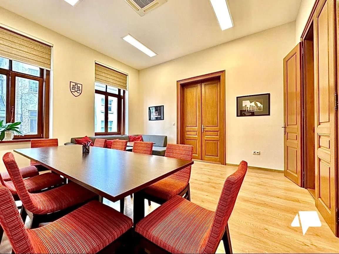 Prenájom 4 kancelárie, rekonštrukcia, centrum, Nitra