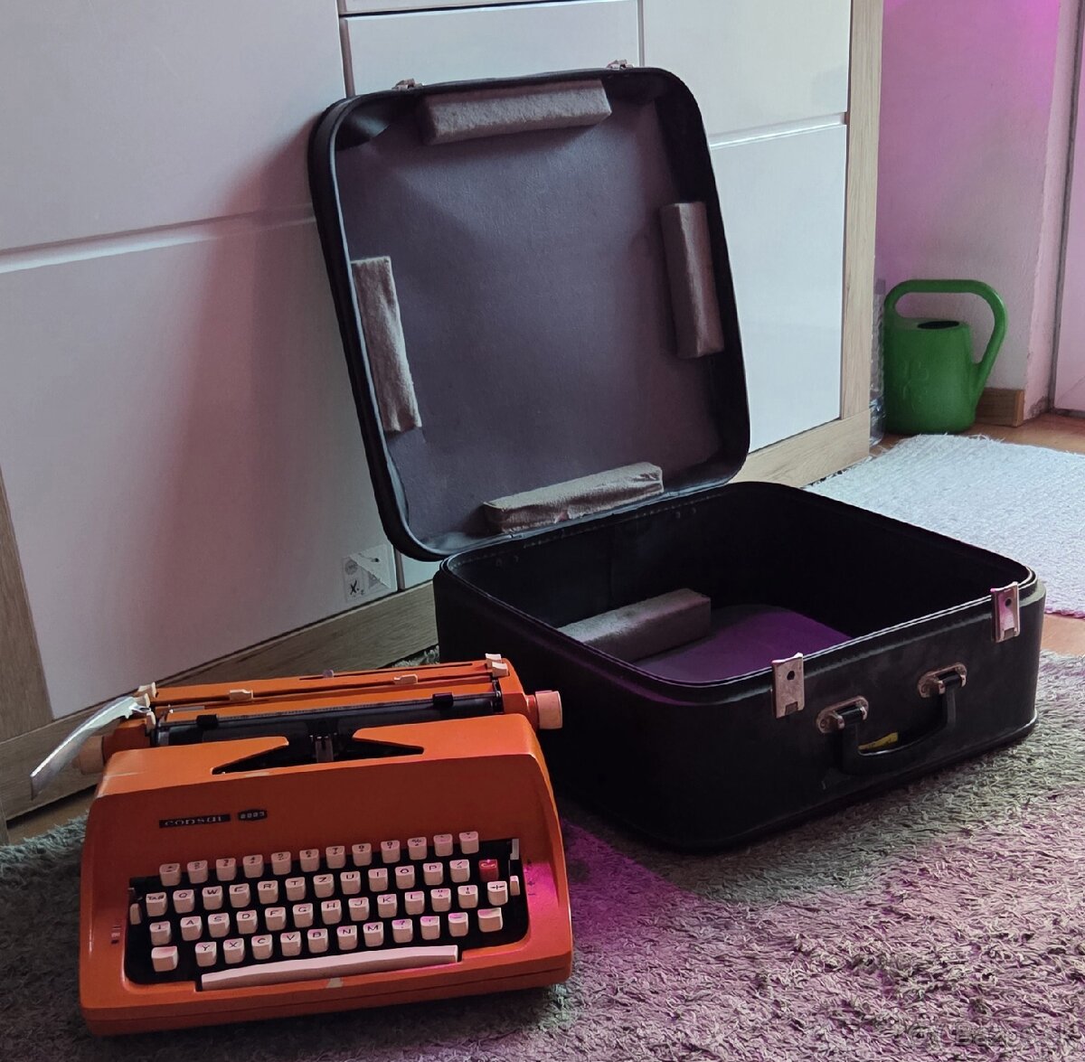 Darujem funkčný písací stroj Consul 2223