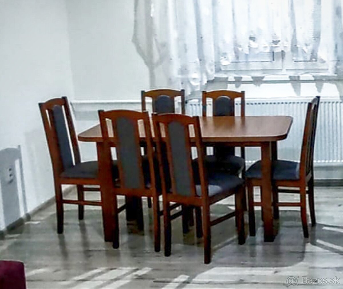 Stôl+6 stoličiek orech/sivá