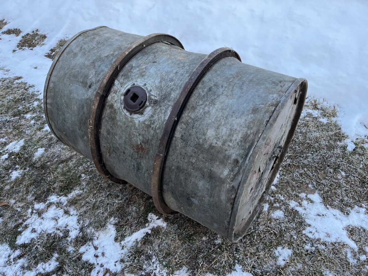 sudy meva na olej, naftu