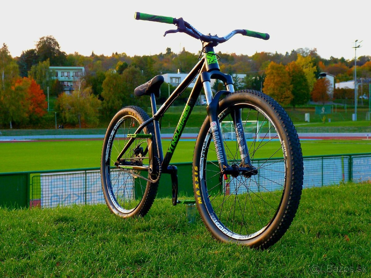 Yt industries dirt love