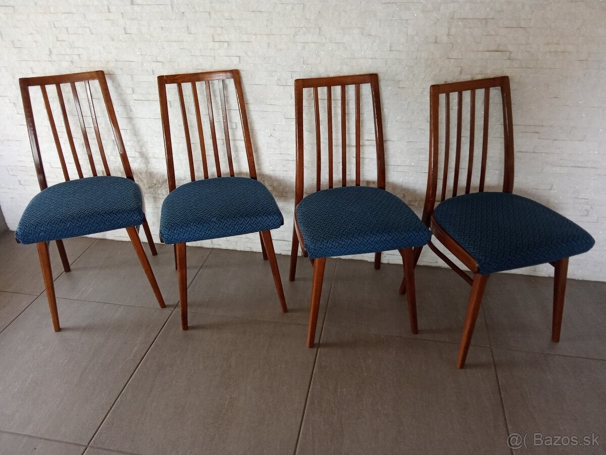 Retro stoličky.