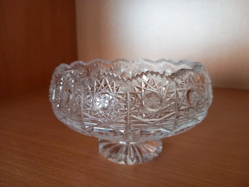 Stará miska na nôžke - brúsený krištáľ Bohemia 11x9x7 cm