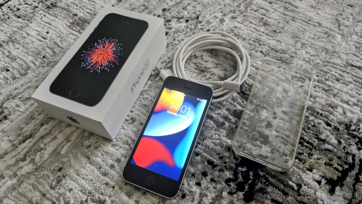 iPhone SE 32GB bateria 100%, komplet - TOP