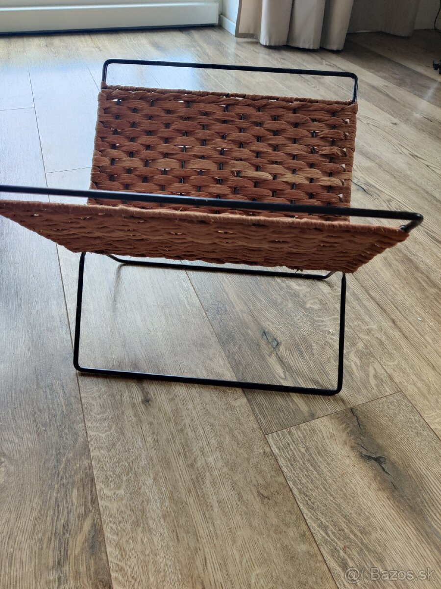 IKEA lustigkurre stojan na časopisy