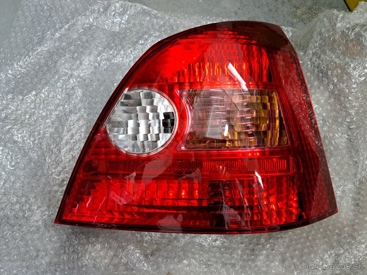 Predám originál zadné svetlo Honda Civid 5D