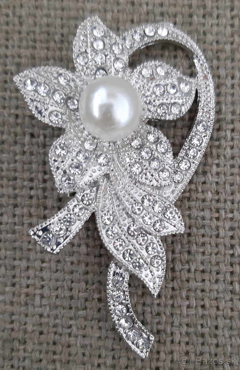 Brošňa č.22- strieborný kvet