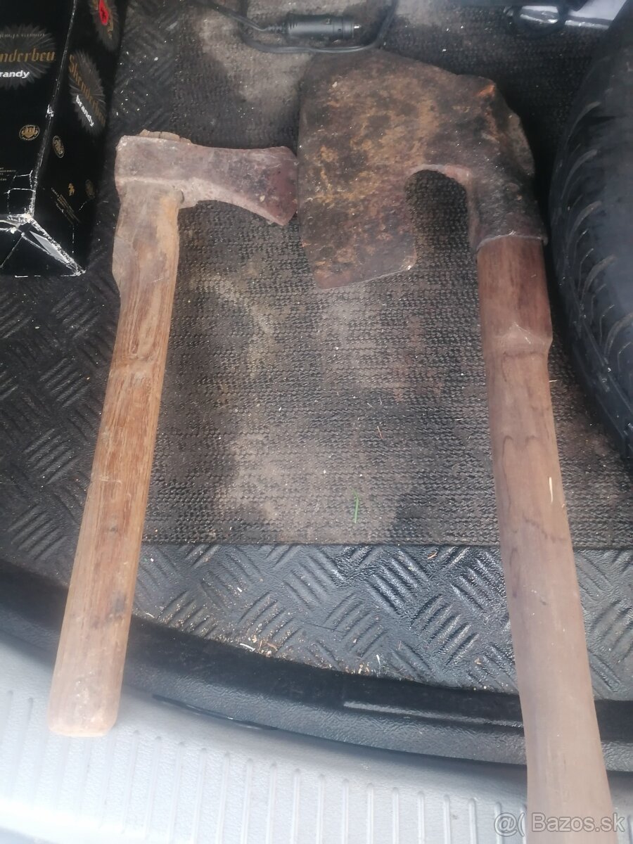 Sekera a stary topor