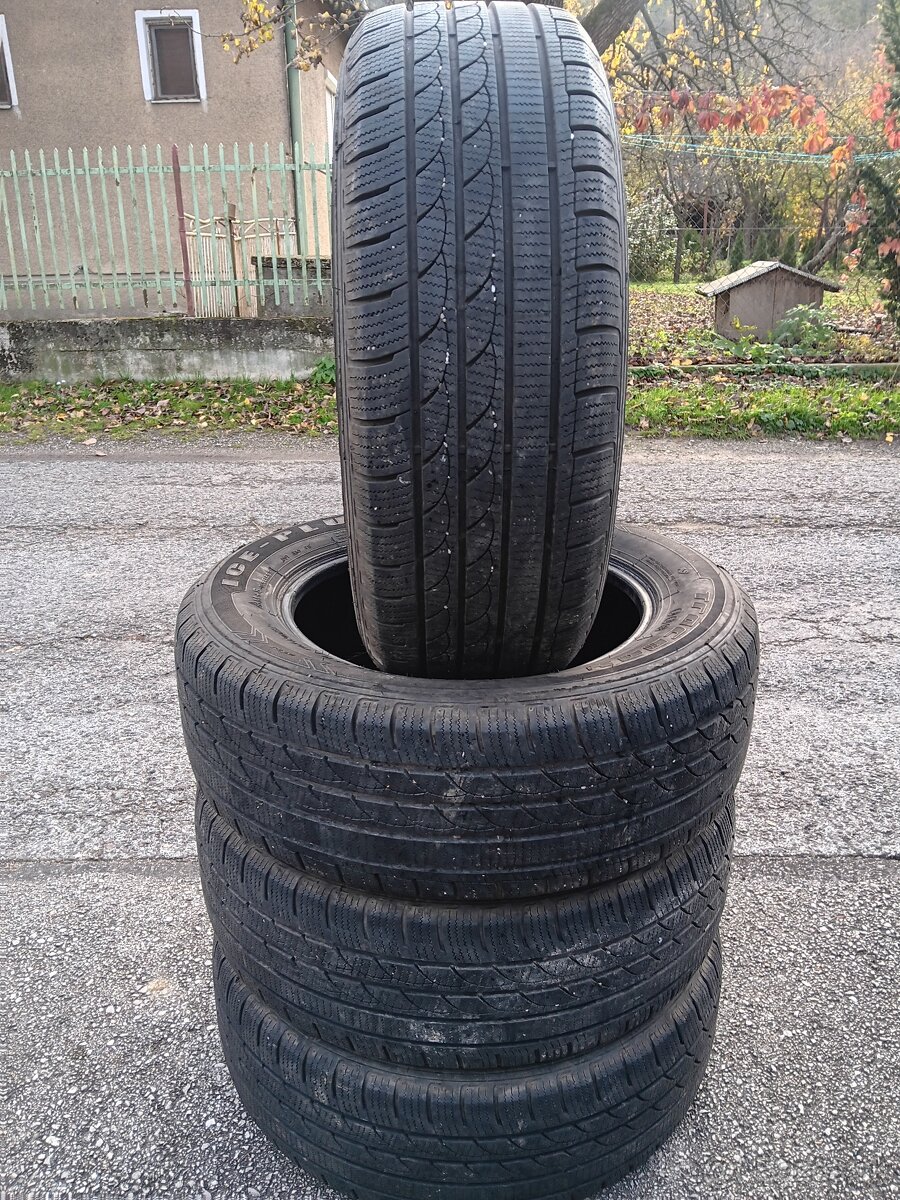 Predam 4x zimné pneu 235/60-17