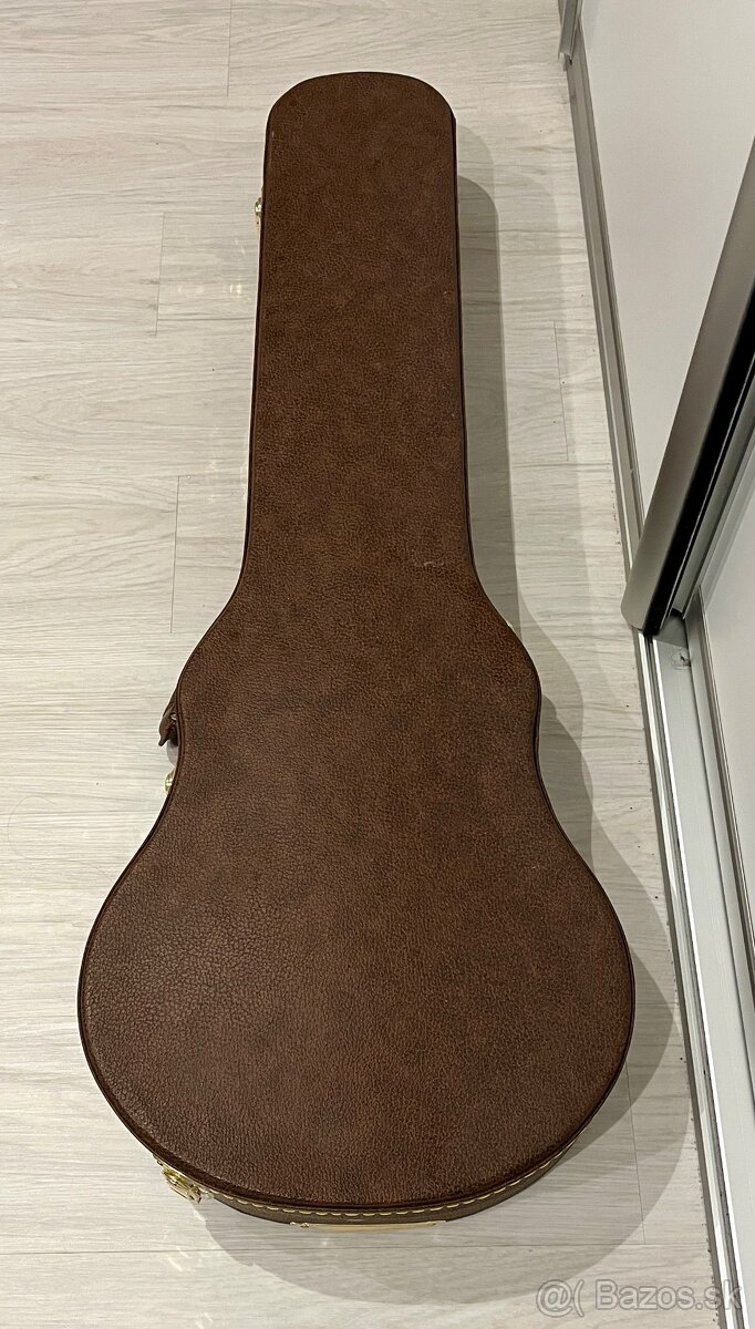 Kufre na gitary a stojan