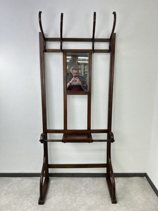 Vešiaková stena THONET