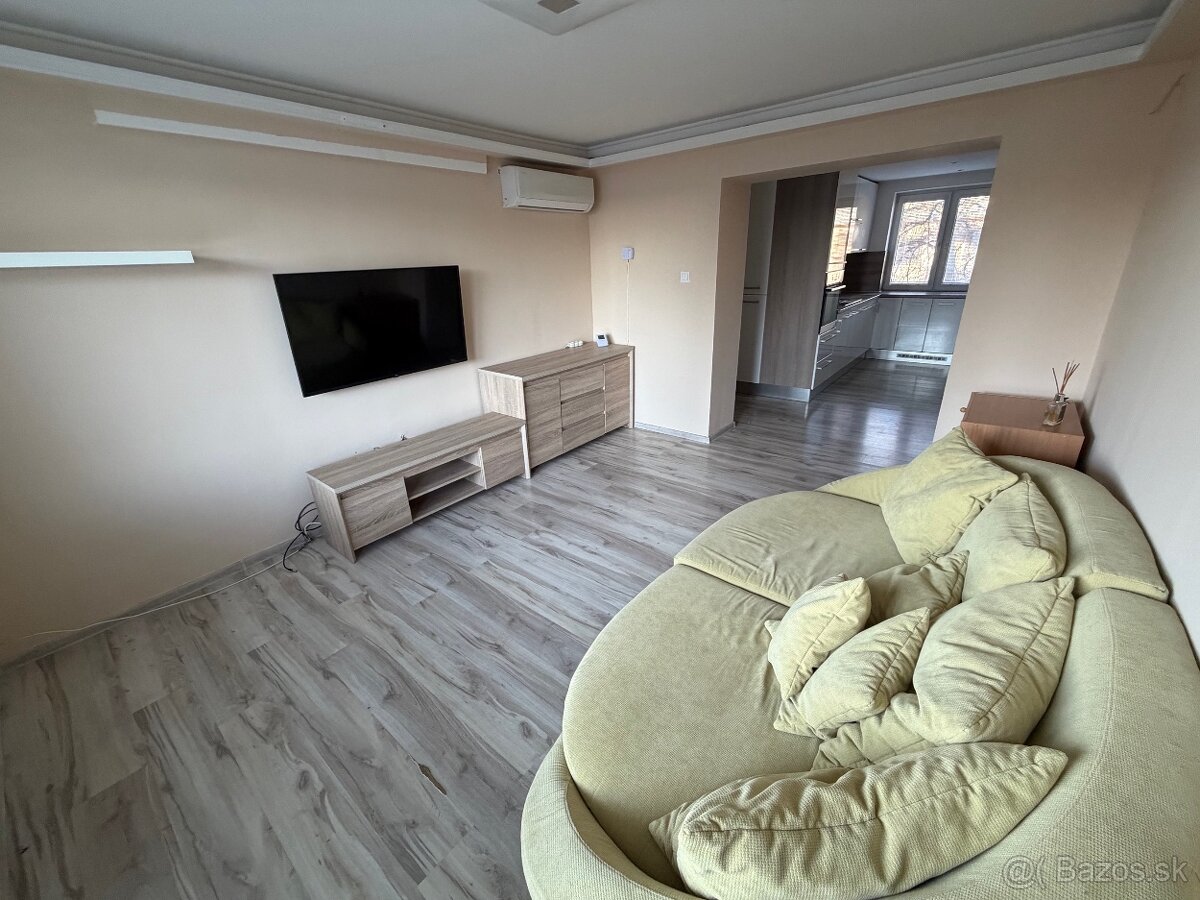 2 izbový byt v centre so zariadením, balkónom, klímou