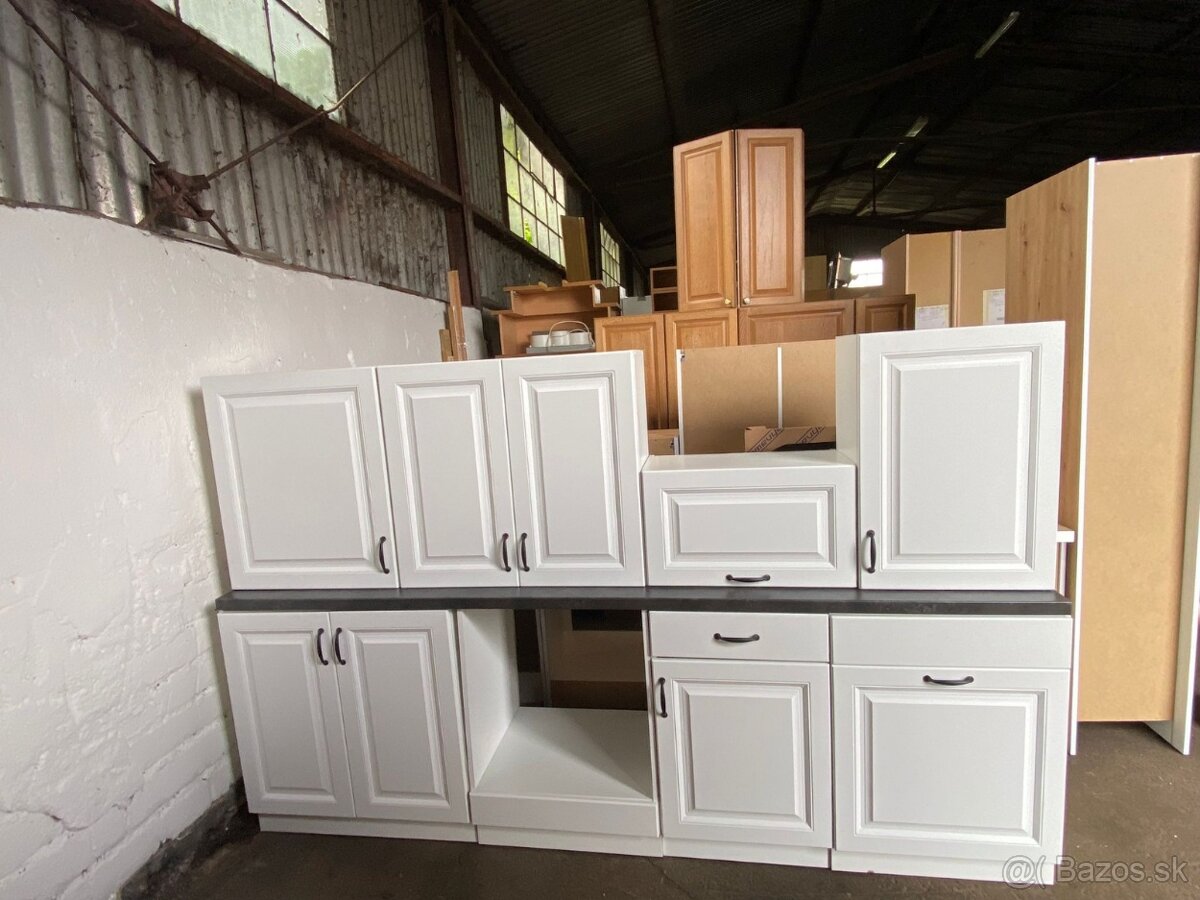 Moderná kuchynská linka bez spotrebičov